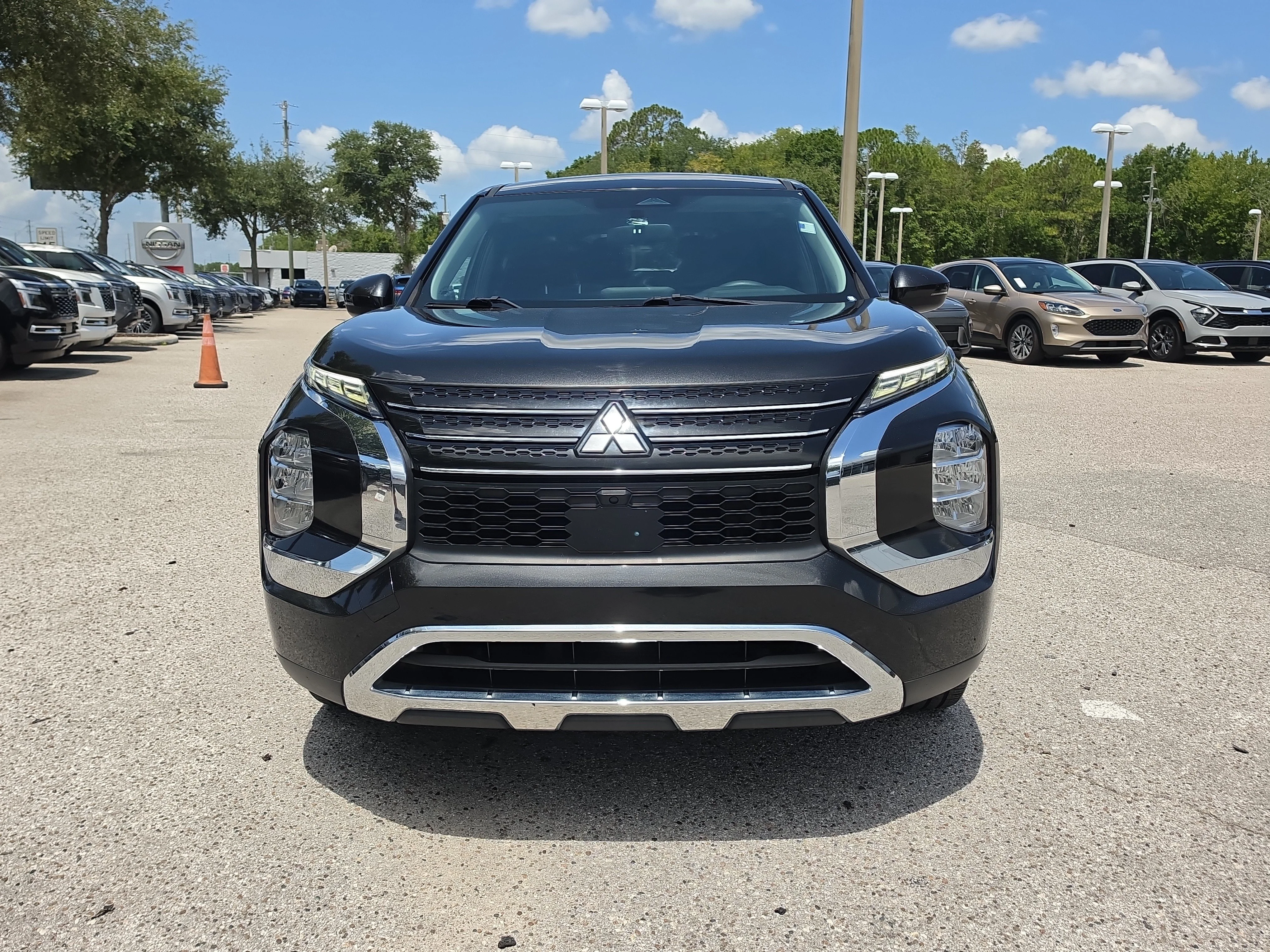Used 2022 Black Diamond Mitsubishi ES image 3