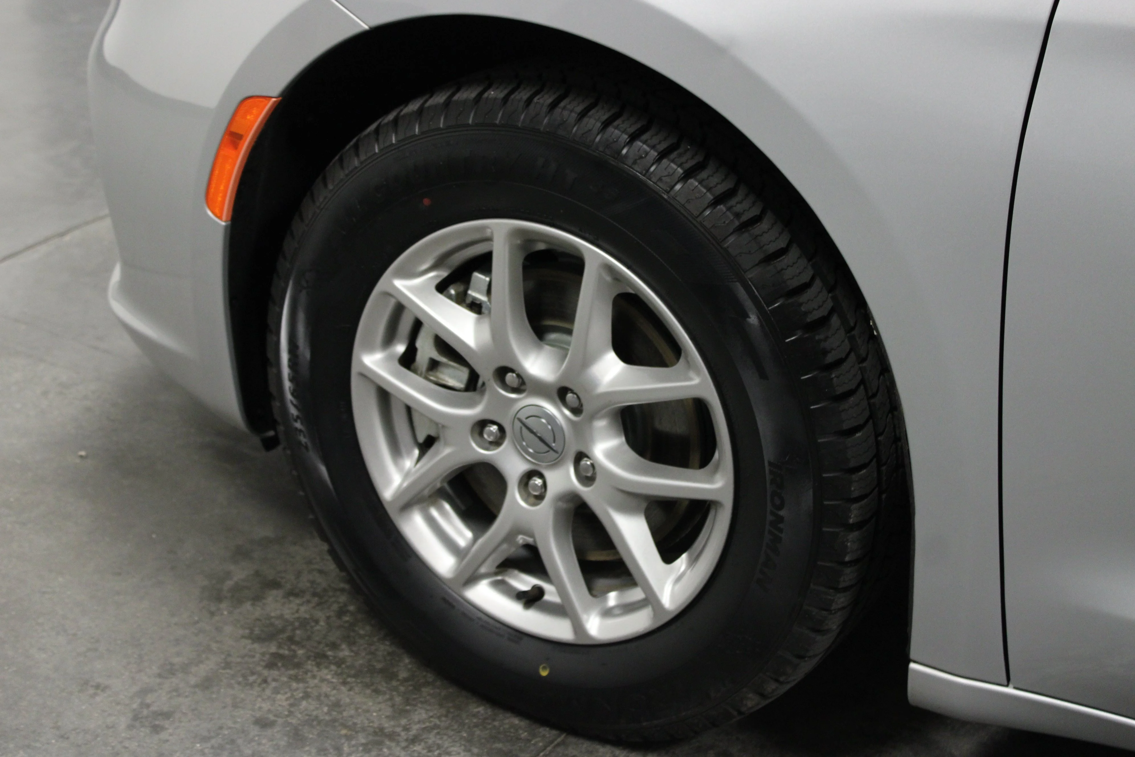 Used 2024 Silver Mist Clearcoat Chrysler Touring L image 10