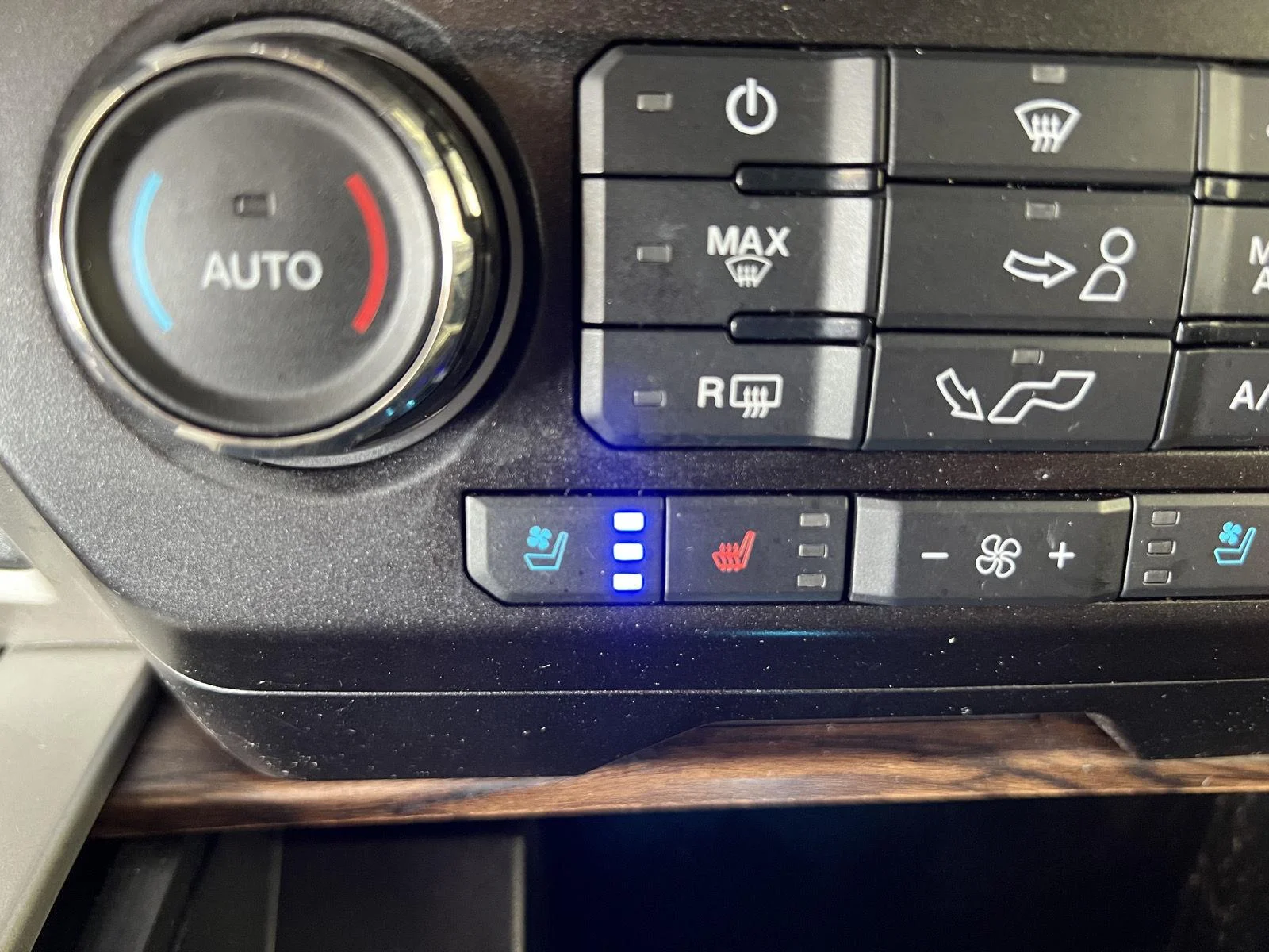 Used 2020  Ford XL image 17
