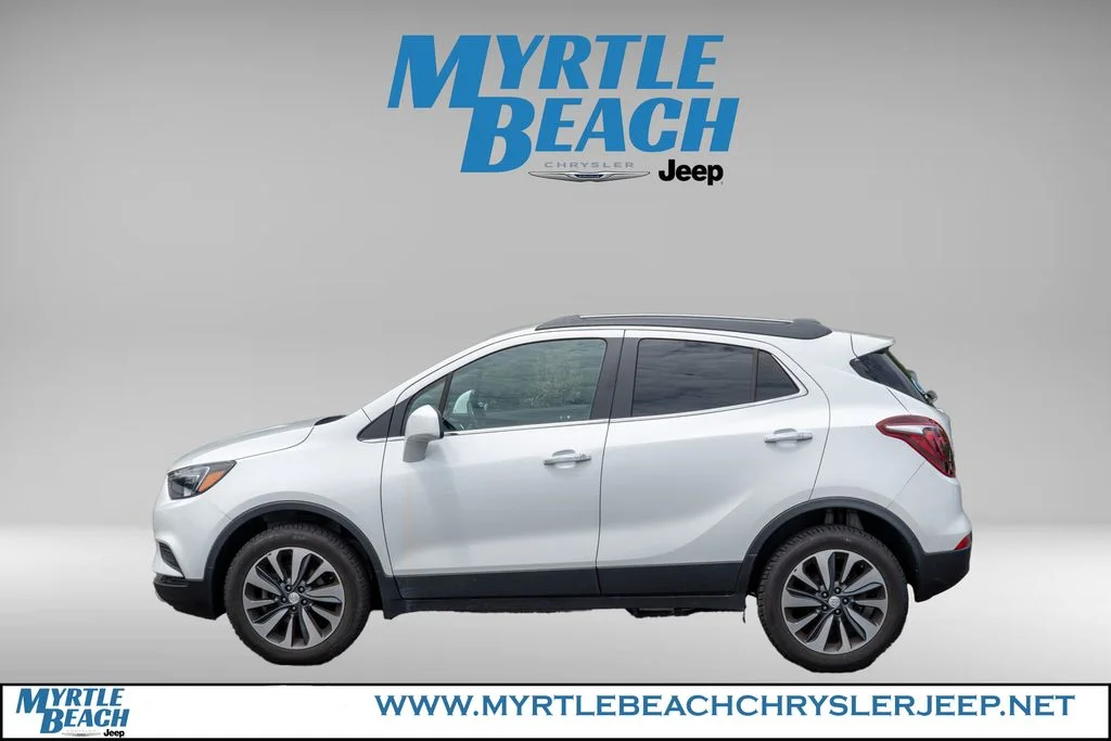 Used 2021 Summit White Buick Preferred image 3