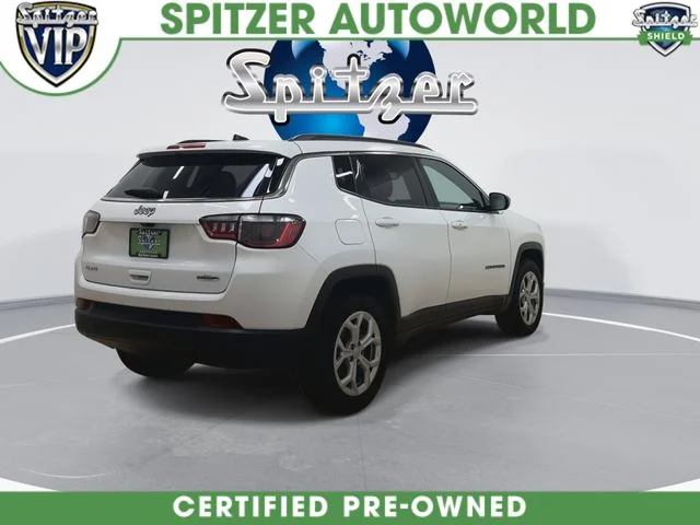 Used 2024 White Jeep Latitude image 10