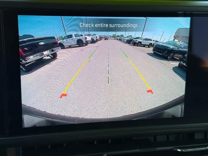 Used 2025 Granite Crystal Metallic Clearcoat Jeep Sahara image 18