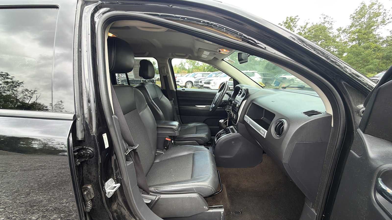 Used 2014 Black Clearcoat Jeep Latitude image 16