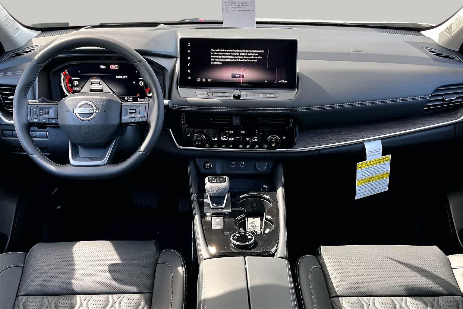 New 2026 Champagne Silver Metallic / Super Black Two-tone Nissan Platinum image 5