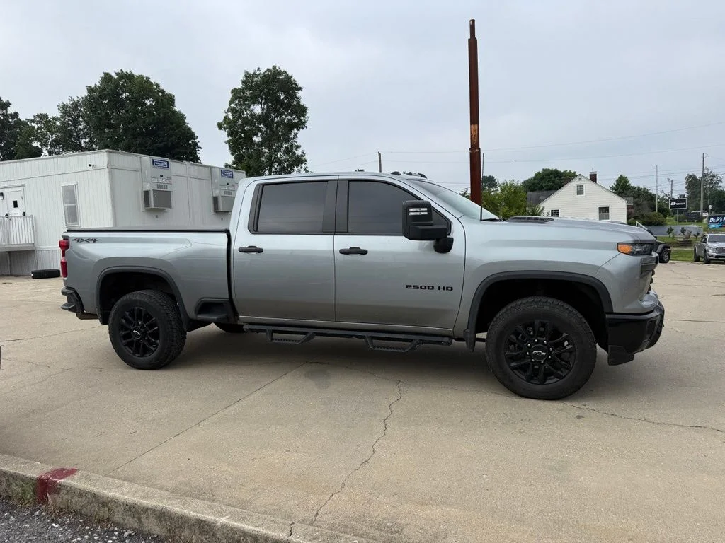 Used 2025 Gray Chevrolet Custom image 5