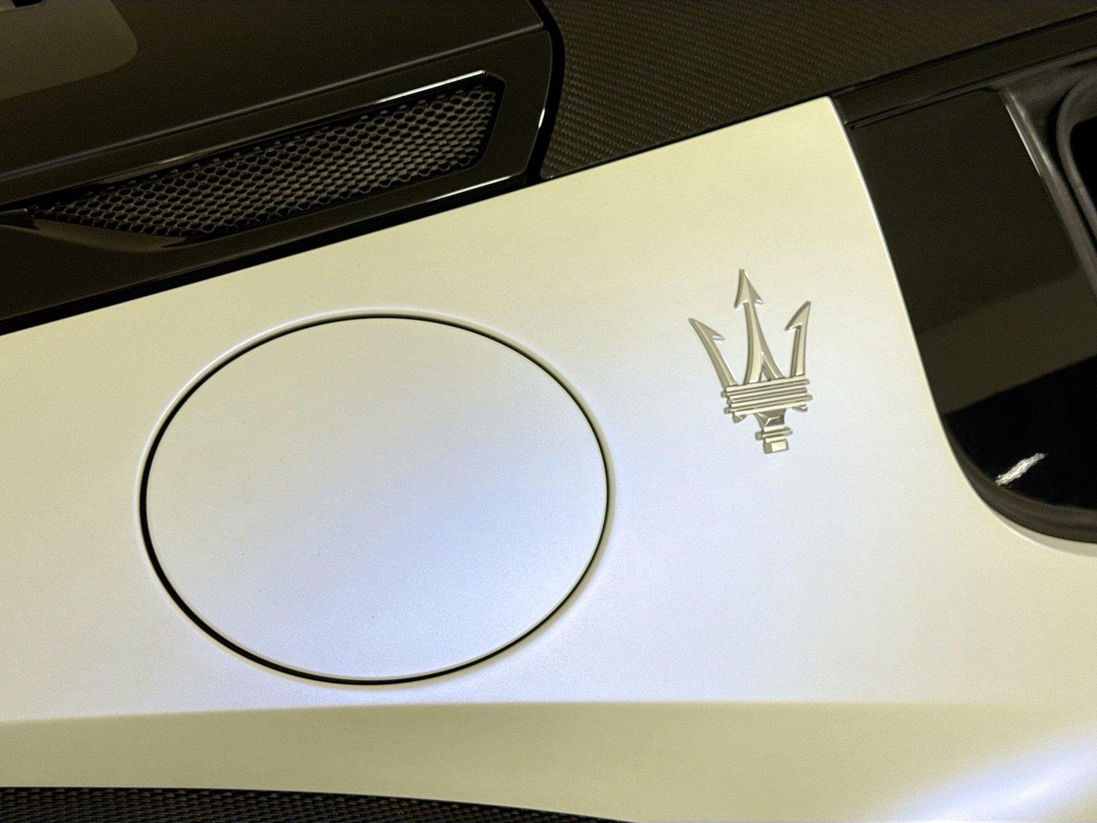 Used 2023 Bianco Solid Maserati  image 33