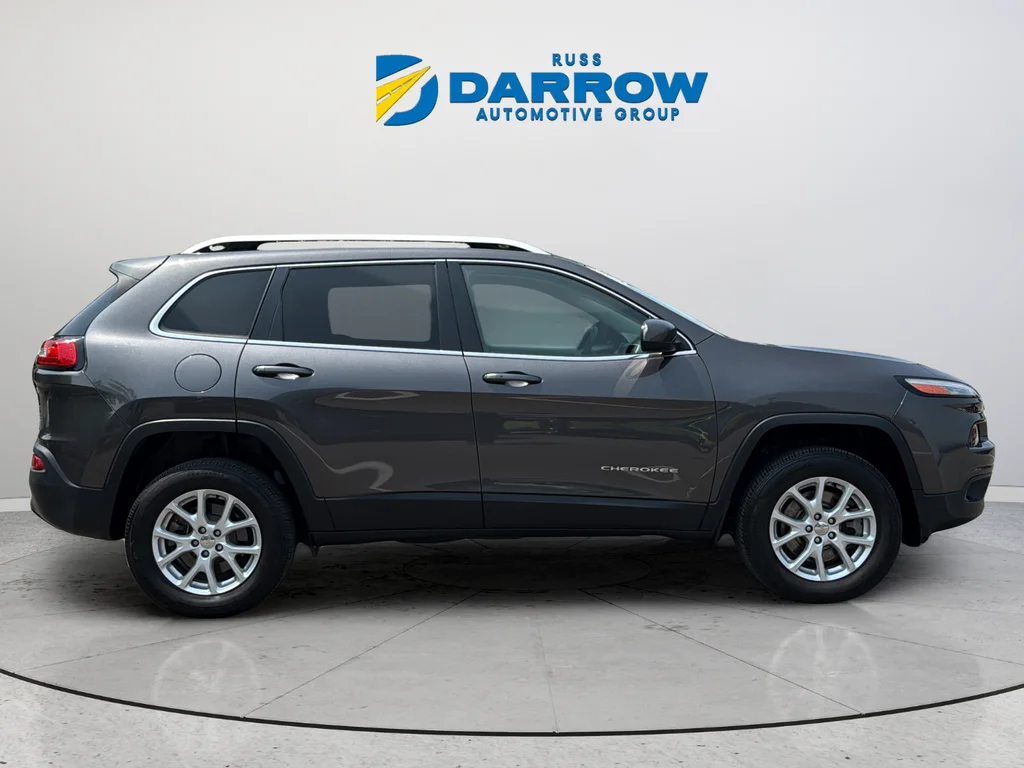 Used 2018 Gray Jeep Latitude Plus image 6