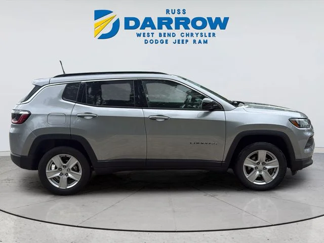 Used 2022 Silver Jeep Latitude image 6