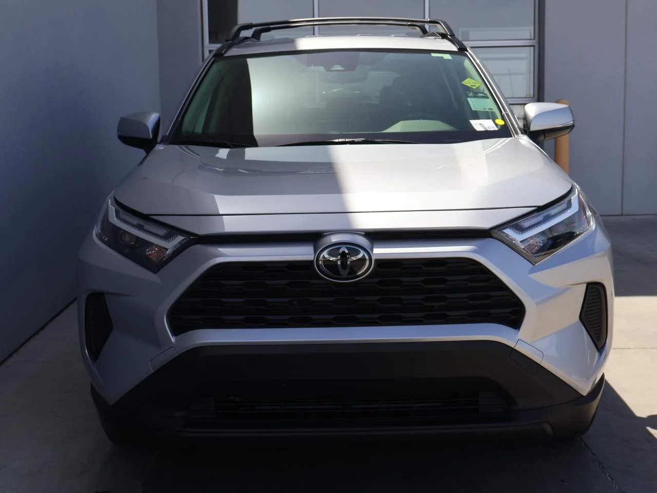 Used 2025 Silver Sky Metallic Toyota XLE image 5