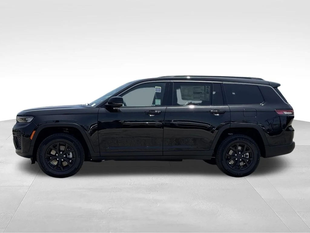 New 2026 Diamond Black Crystal Pearl-Coat Exterior Paint Jeep Altitude image 11