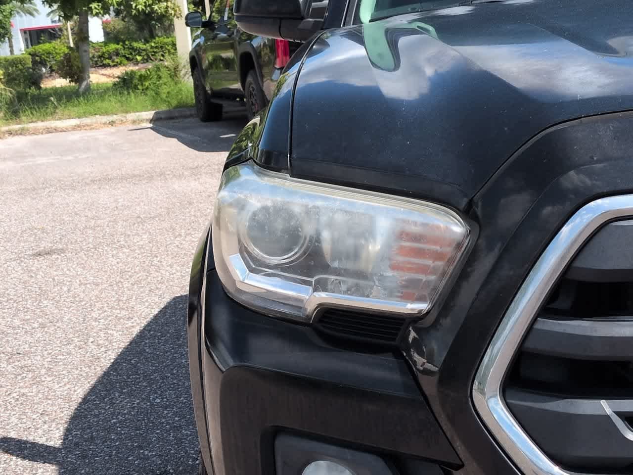 Used 2018 Midnight Black Metallic Toyota SR5 image 10