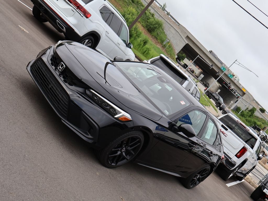 Used 2024  Honda Sport image 3