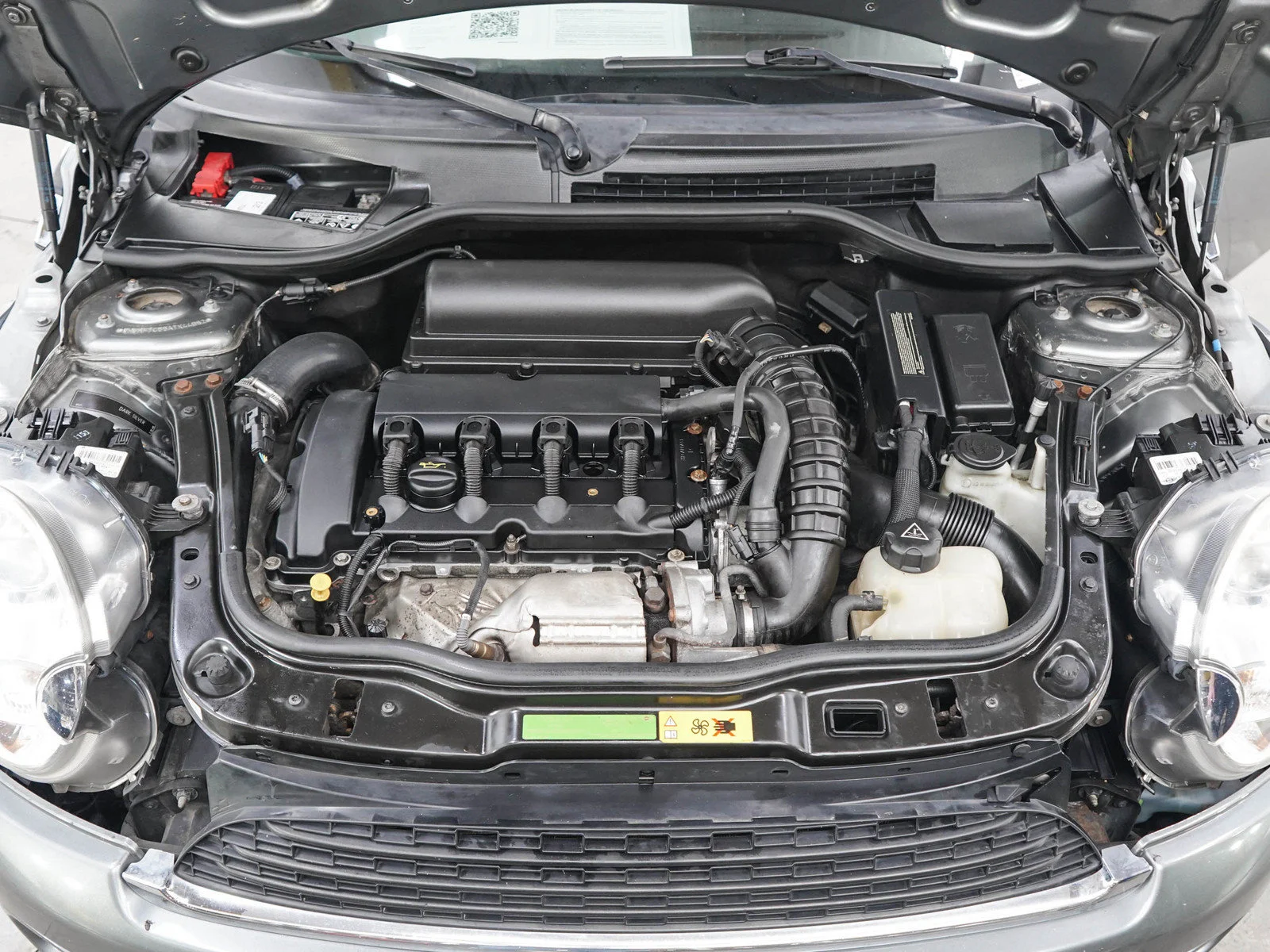 Used 2010 Dark Silver Metallic MINI Base image 27