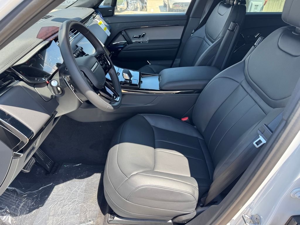 New 2026 Fuji White Land Rover Dynamic SE image 9