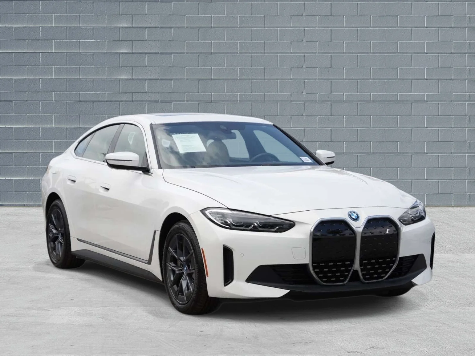2023 BMW i4 eDrive35's photo