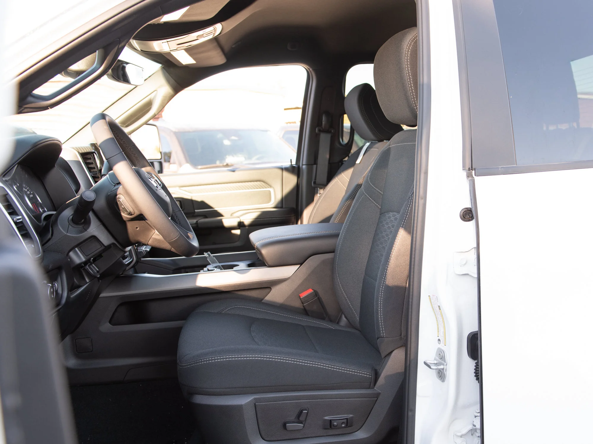 New 2026 White RAM Big Horn* Crew Cab 4x4, Heated Seats/Wheel, Sport Appearance Pkg, 8