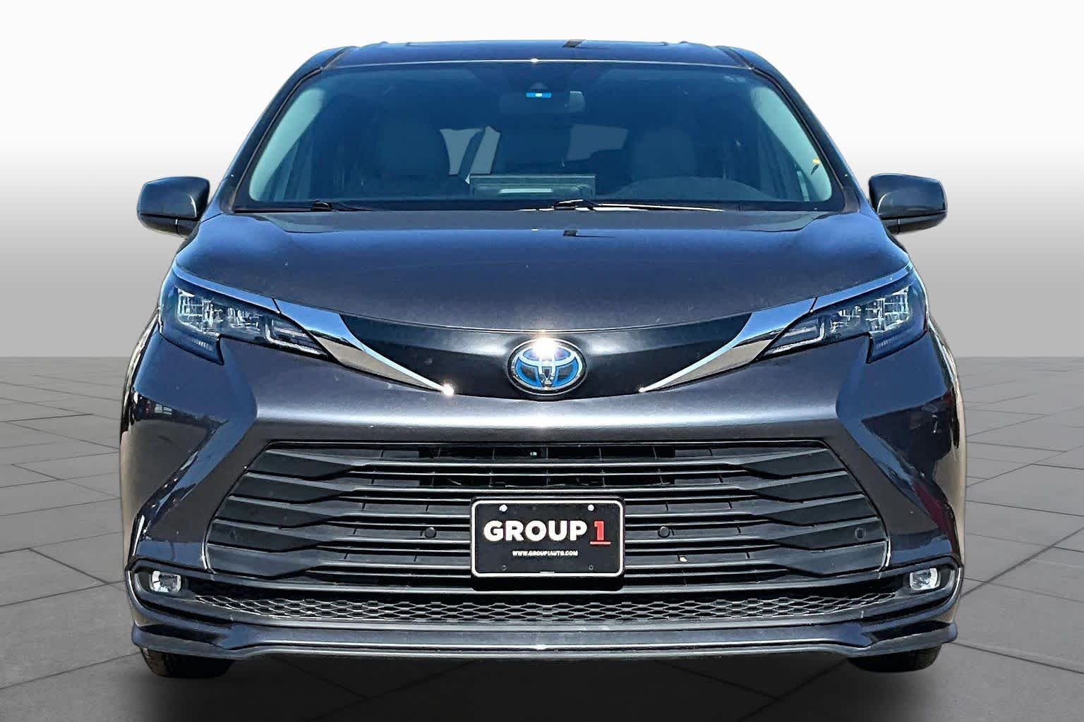 Used 2025 Magnetic Gray Metallic Toyota XLE image 4