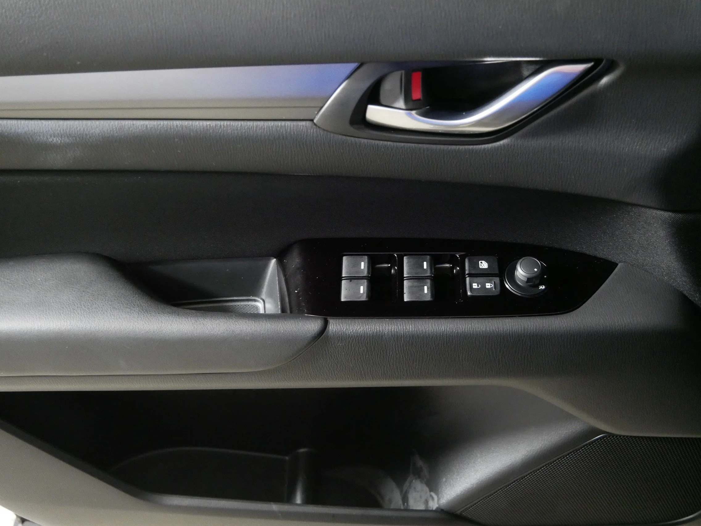 Certified Used 2025 Jet Black Mica Mazda 2.5 S image 19