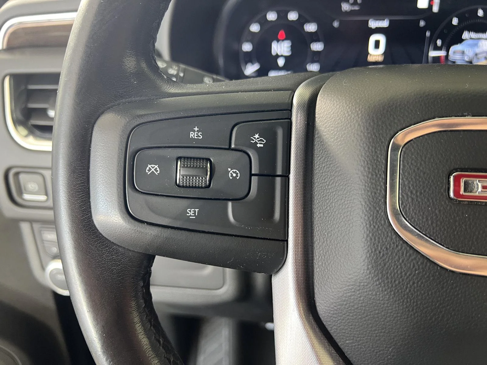 Used 2022 Onyx Black GMC SLE image 10