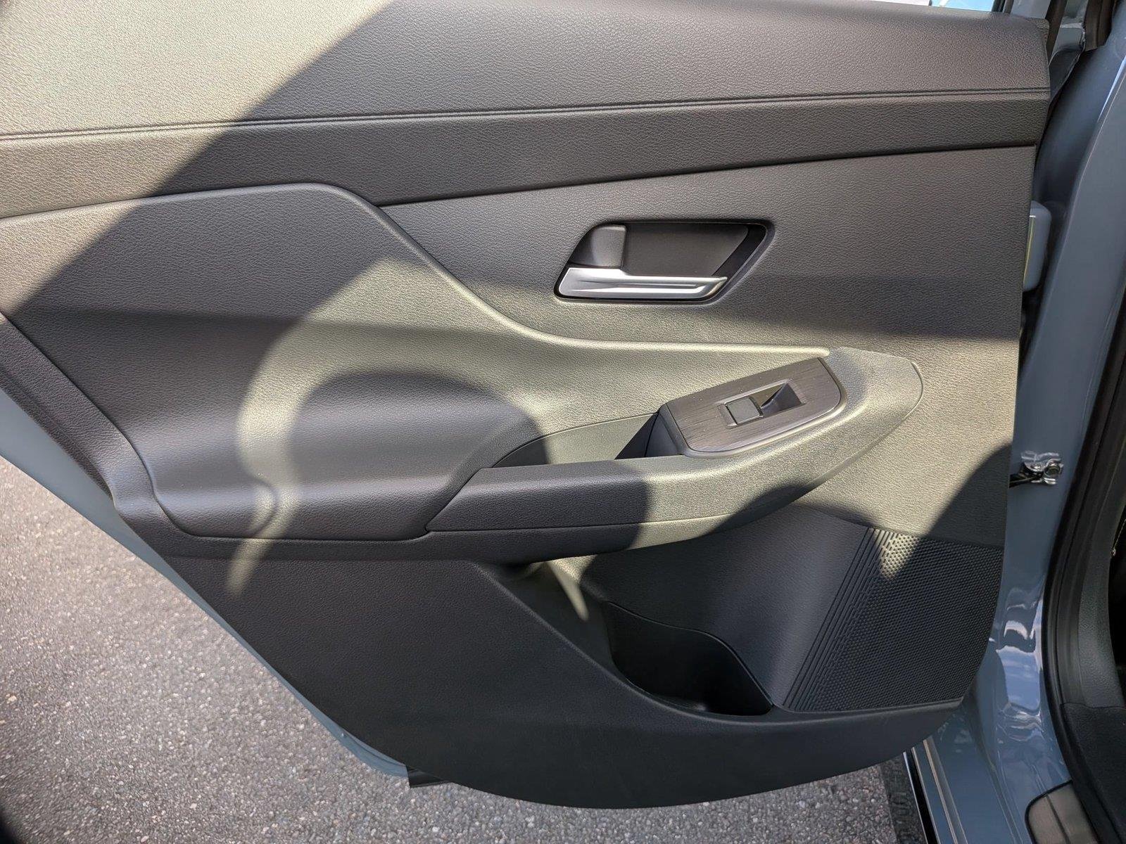 New 2027 Atlantic Gray Metallic / Super Black Two-tone Nissan SR image 30
