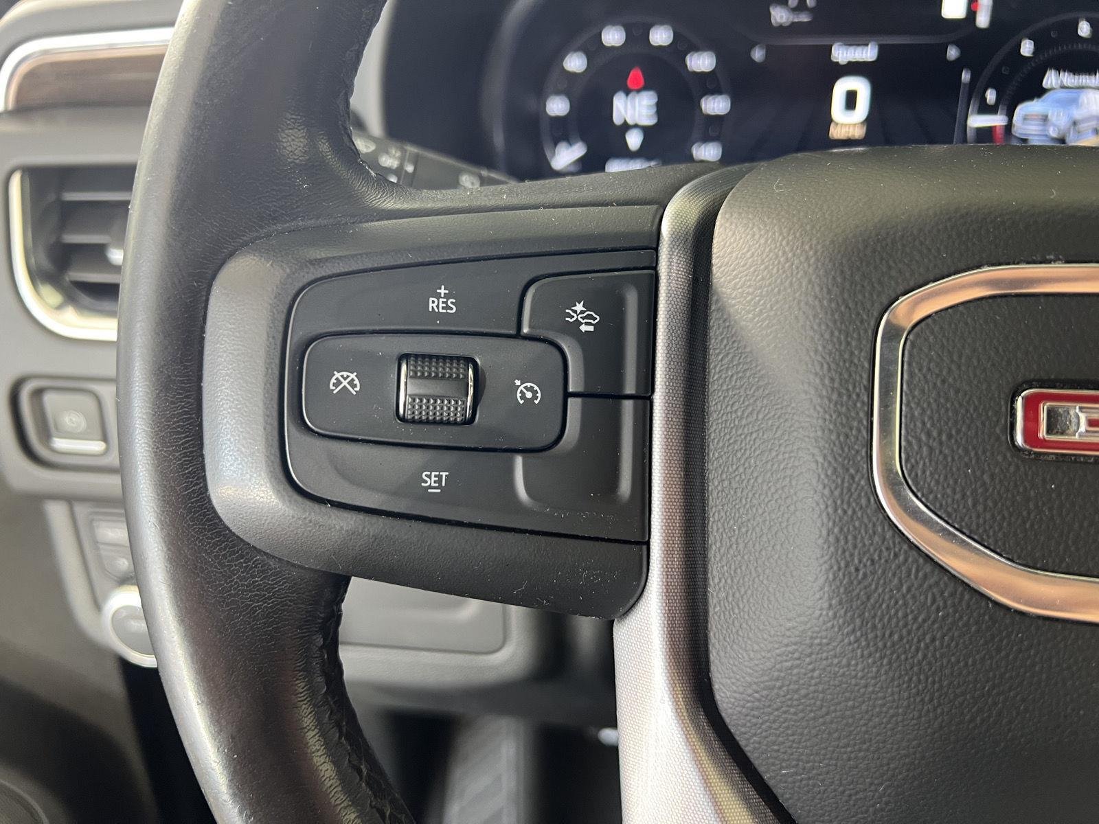 Used 2022 Onyx Black GMC SLE image 10