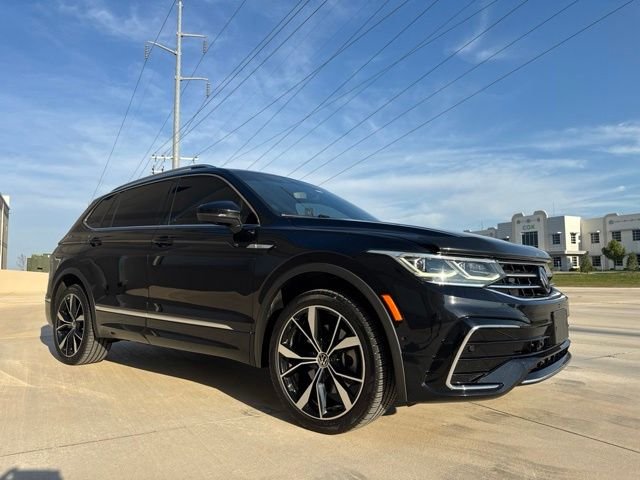 Used 2022 Black Volkswagen 2.0T SEL R-Line image 4