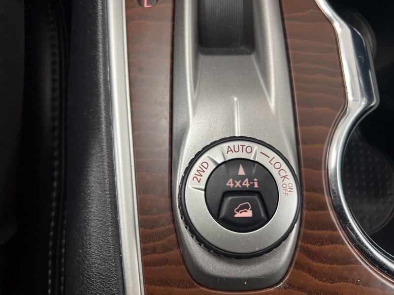 Used 2017 White Nissan Platinum image 31