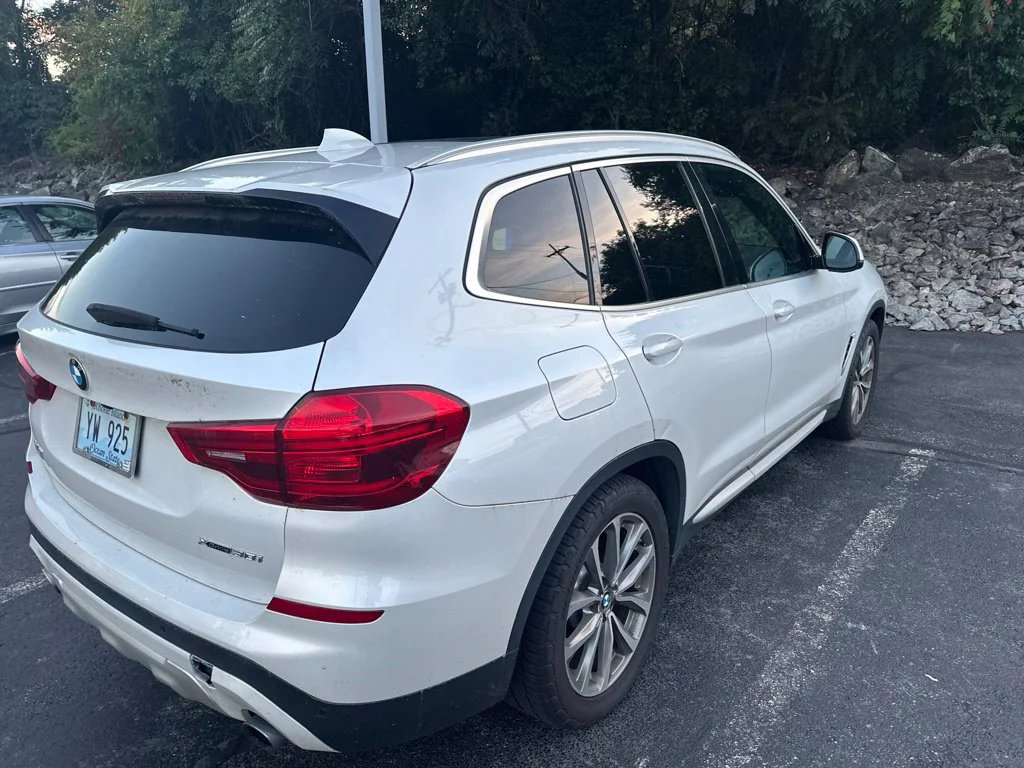 Used 2019 White BMW xDrive30i image 4