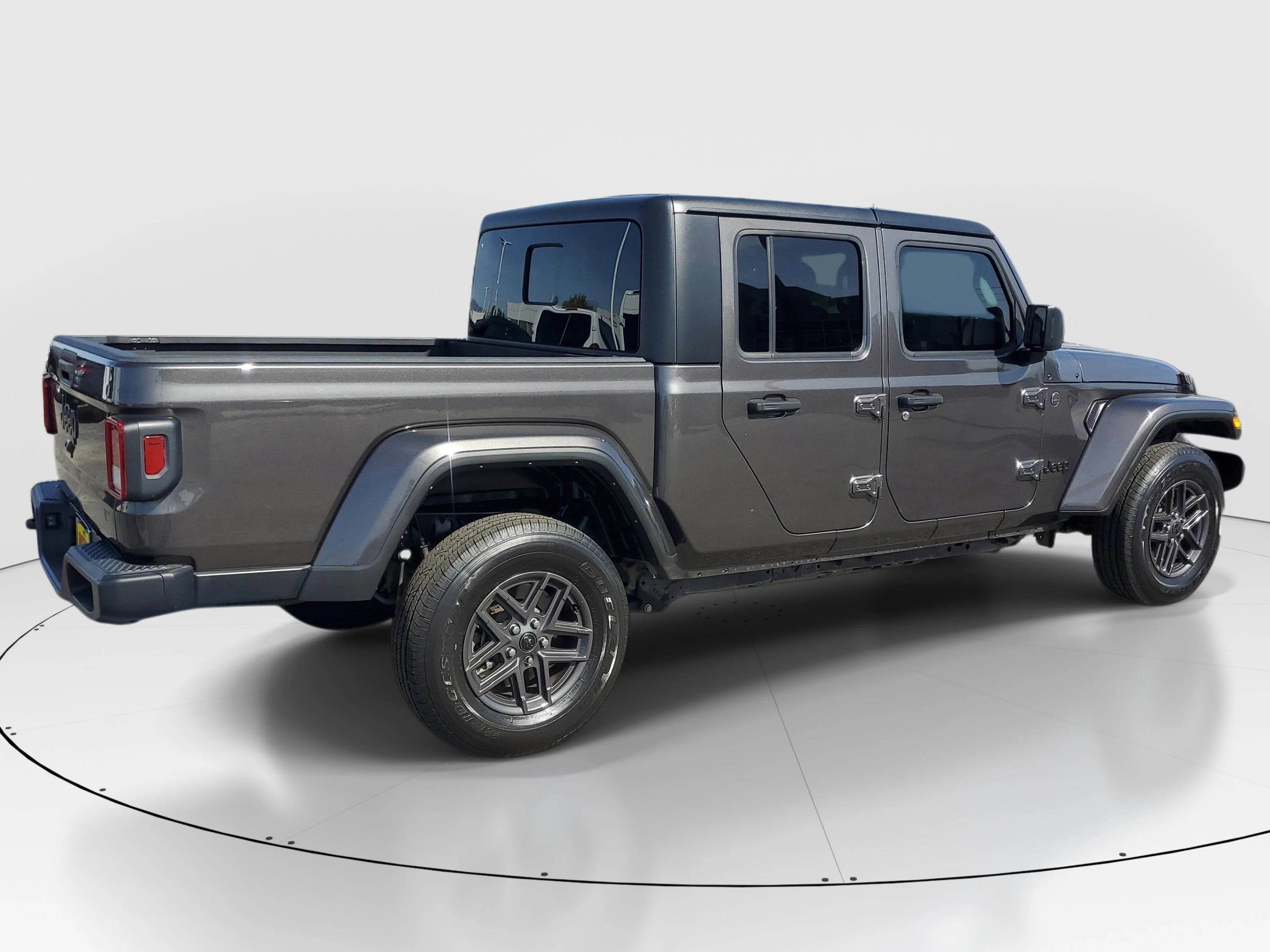 Used 2024 Gray Jeep Sport S image 4