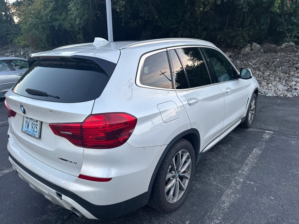 Used 2019 White BMW xDrive30i image 4