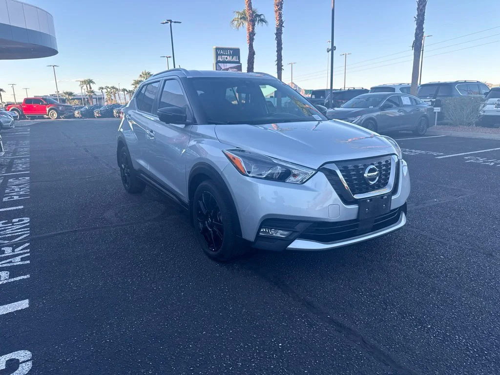 Used 2020 Silver Nissan SR image 5