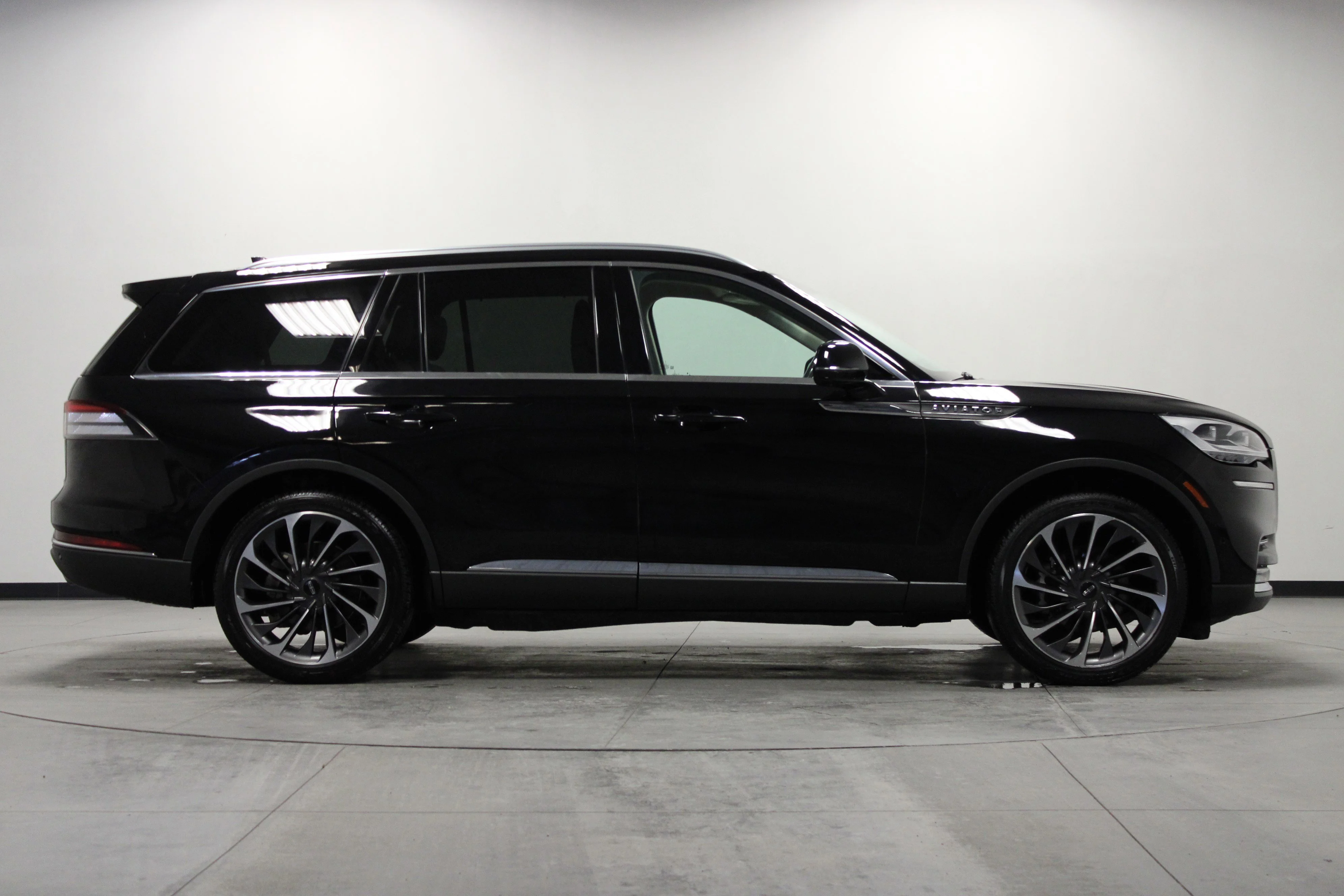 Used 2020 Black Metallic Lincoln Reserve image 3