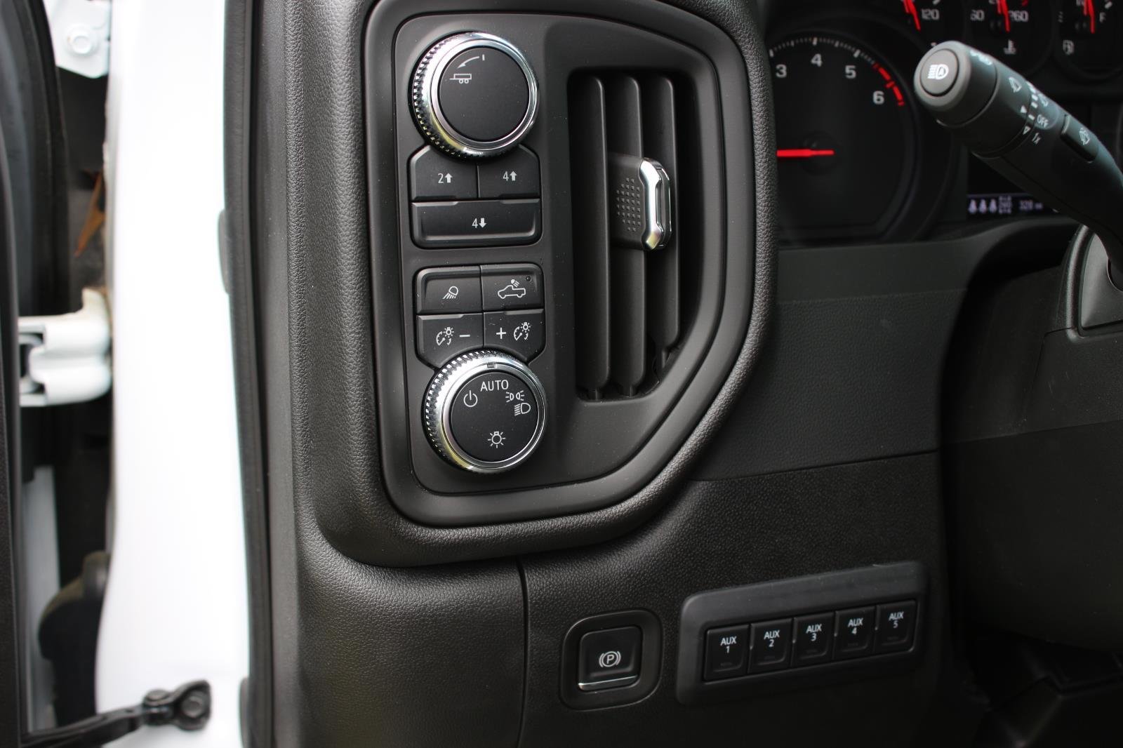 New 2025 Summit White GMC Pro image 24