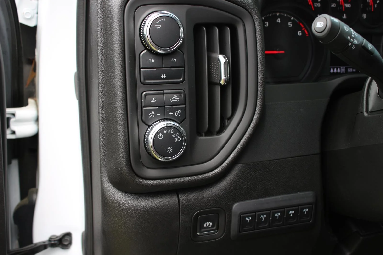 New 2025 Summit White GMC Pro image 24