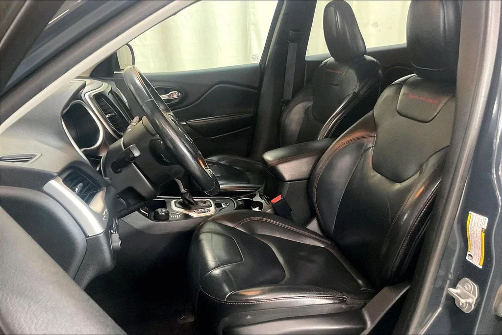 Used 2016 Black Jeep Trailhawk image 25