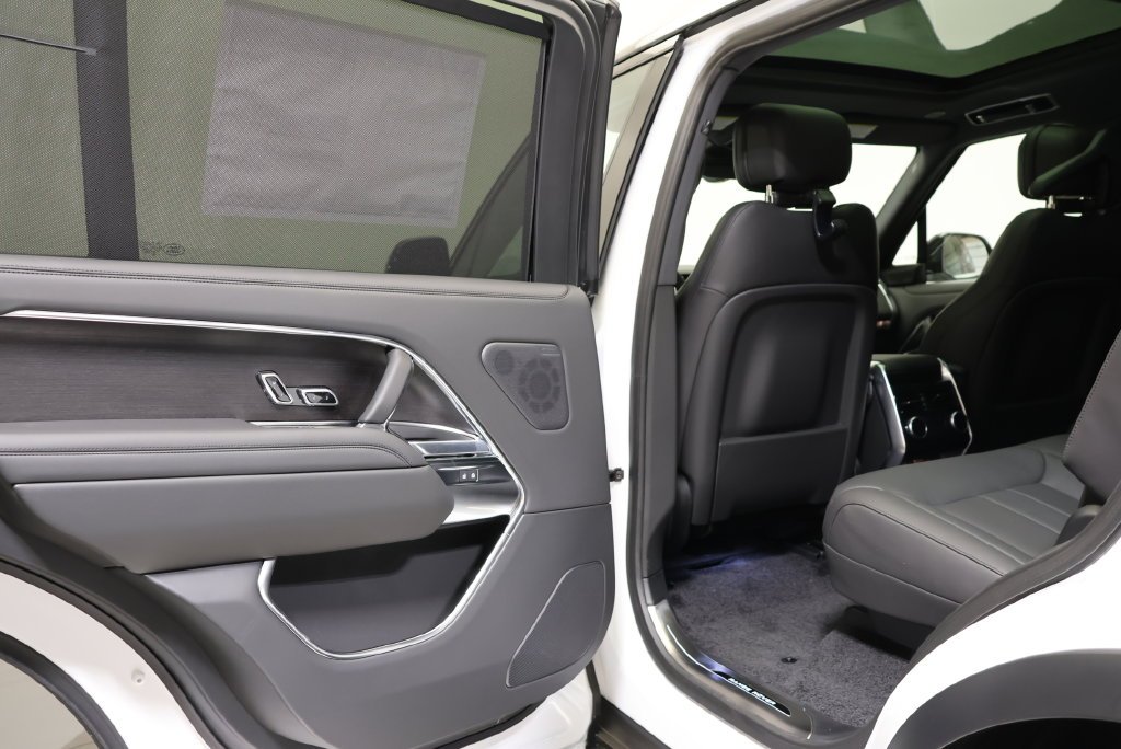 New 2027 Fuji White Land Rover SE image 33
