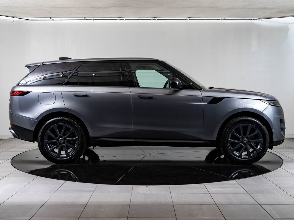 Used 2023 Gray Land Rover SE image 11