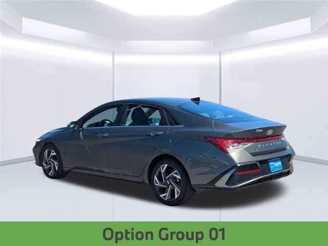 Used 2025 Gray Hyundai SEL Convenience image 3