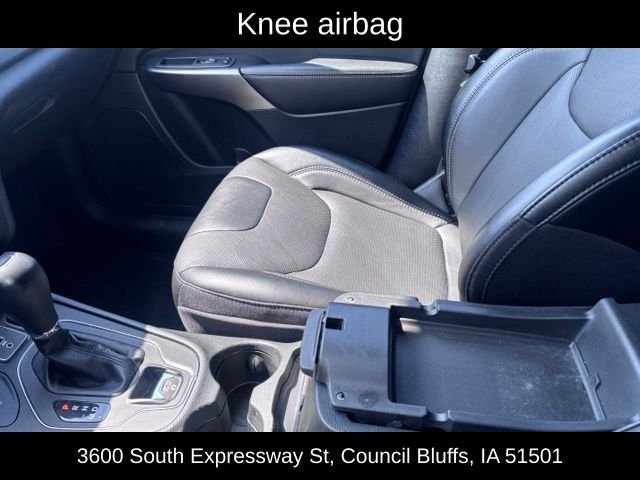 Used 2022 White Jeep Latitude Lux image 30