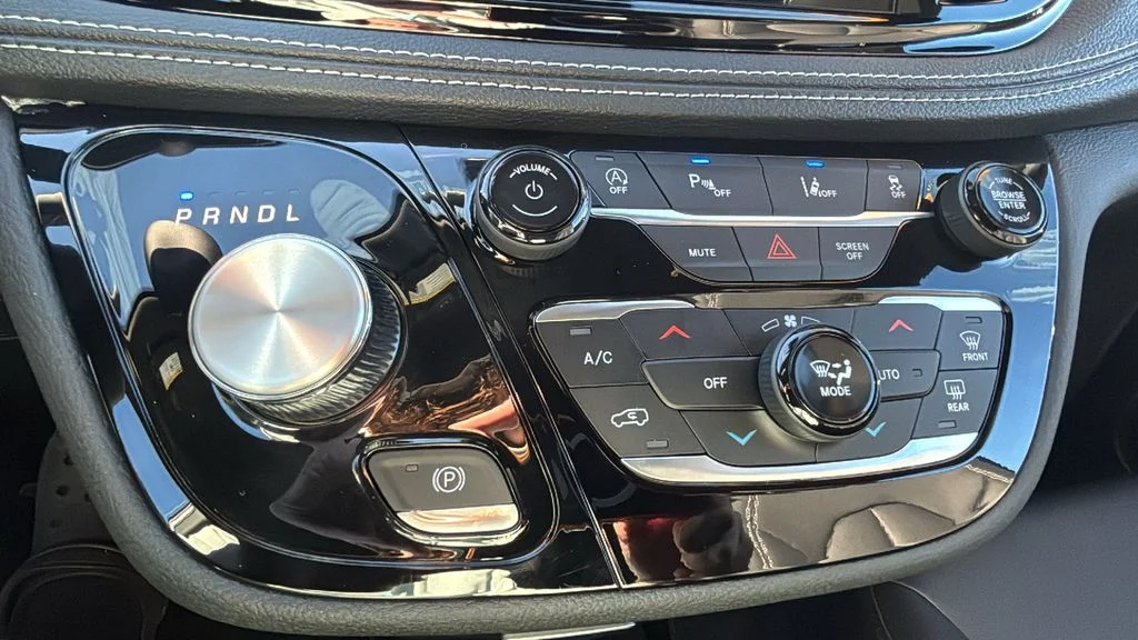 2026 Chrysler Pacifica Select - Photo 17