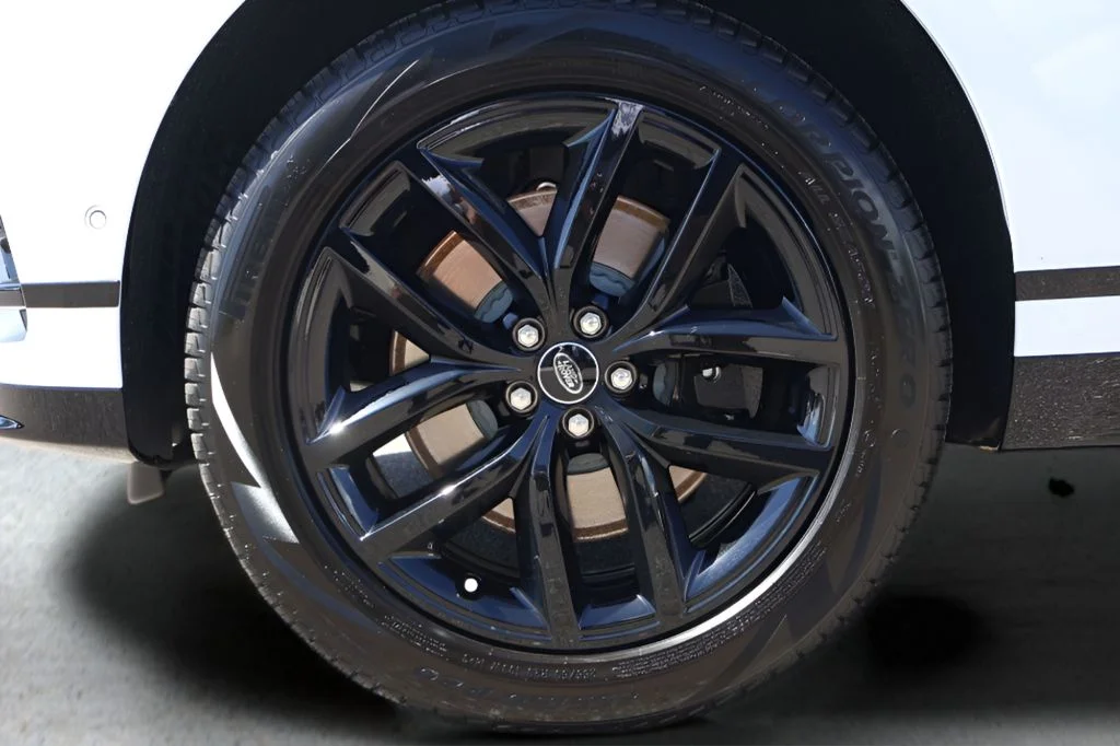New 2026 Fuji White Land Rover Dynamic SE image 10