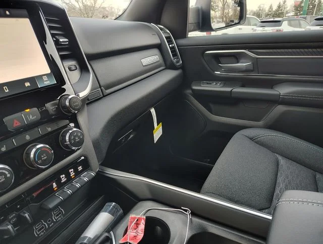 New 2026 Diamond Black Crystal Pearl-Coat Exterior Paint RAM Big Horn/Lone Star image 25
