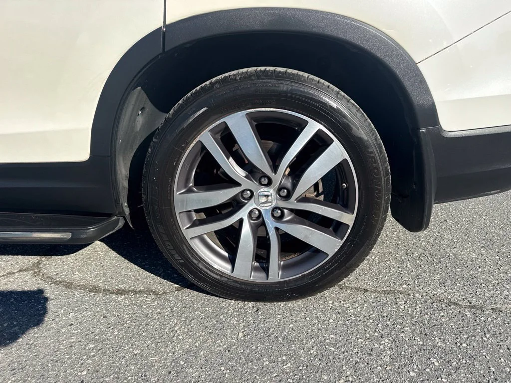 Used 2017  Honda Touring image 28