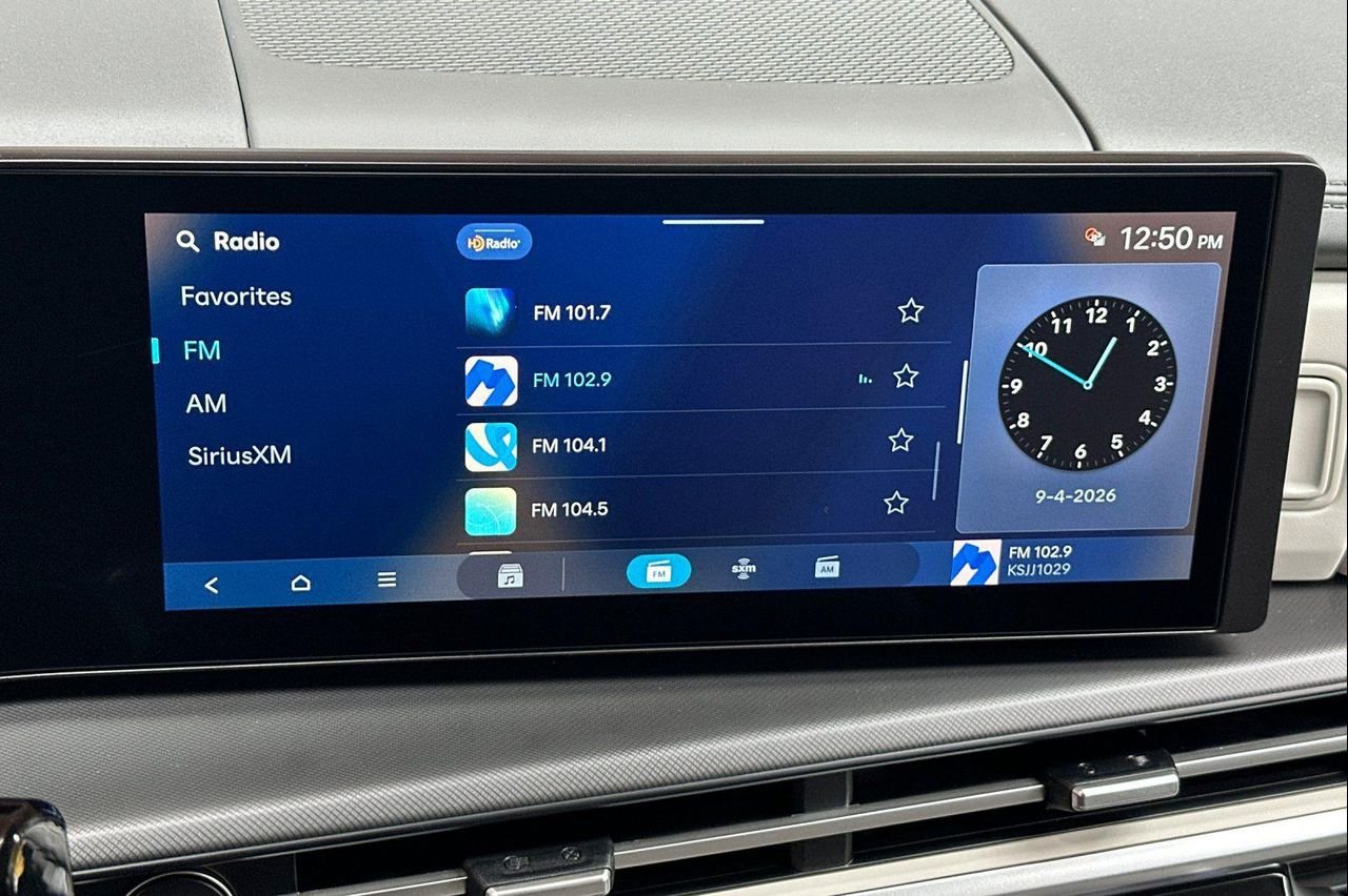 New 2027 White Hyundai SEL AWD image 23