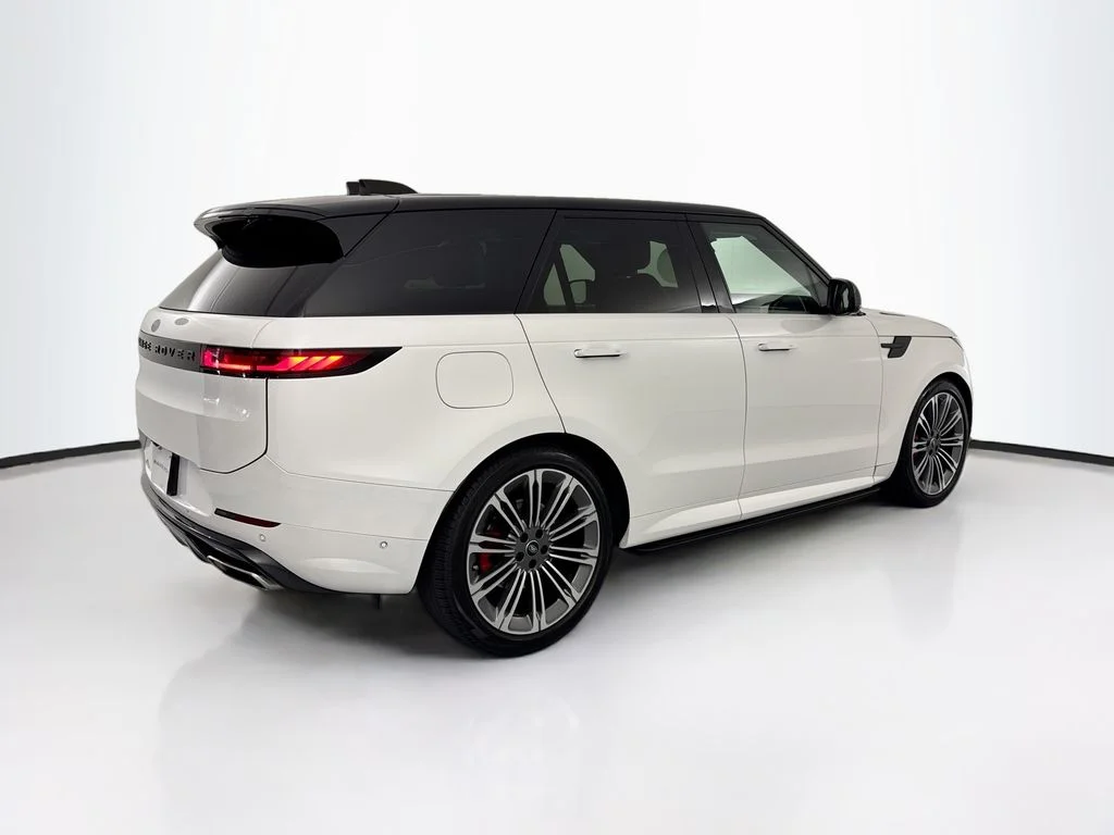 Used 2024 White Land Rover Dynamic SE image 5