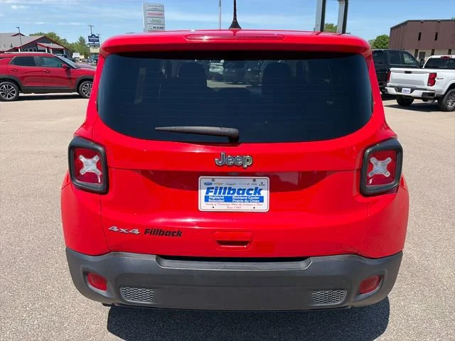 Used 2023  Jeep Latitude image 6