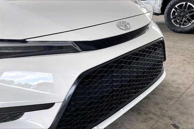 Used 2023 White Toyota SE image 27