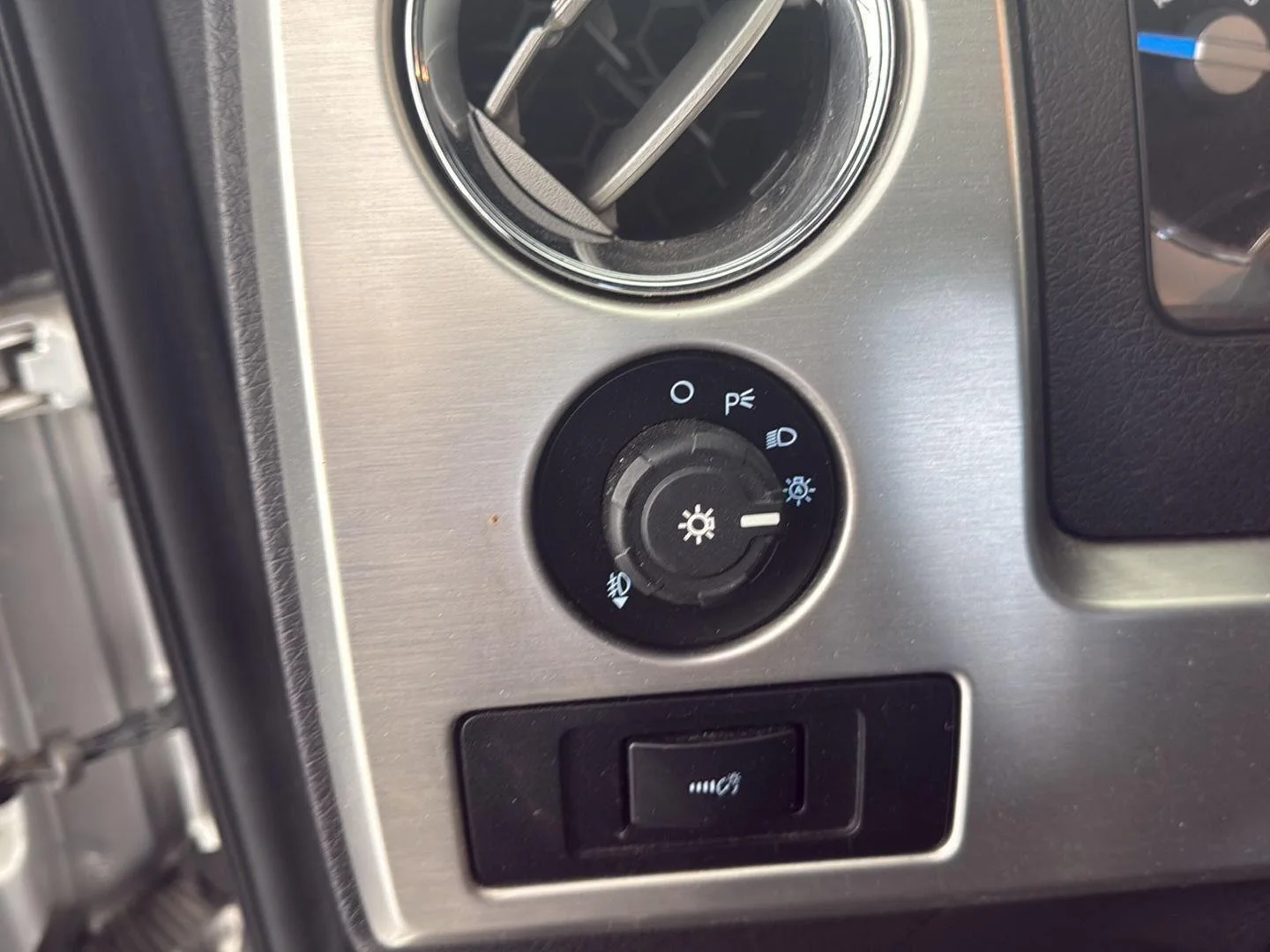Used 2013 Ingot Silver Metallic Ford Platinum image 13