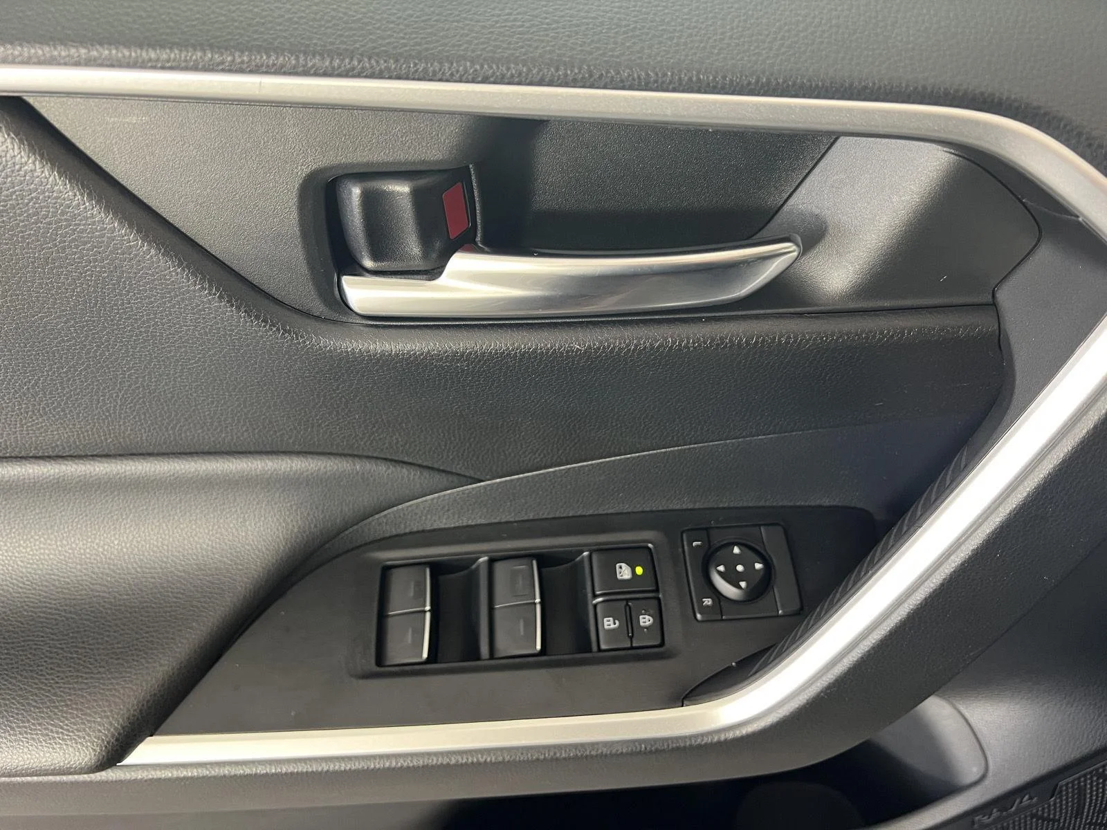 Used 2022 Midnight Black Metallic Toyota Hybrid SE image 13