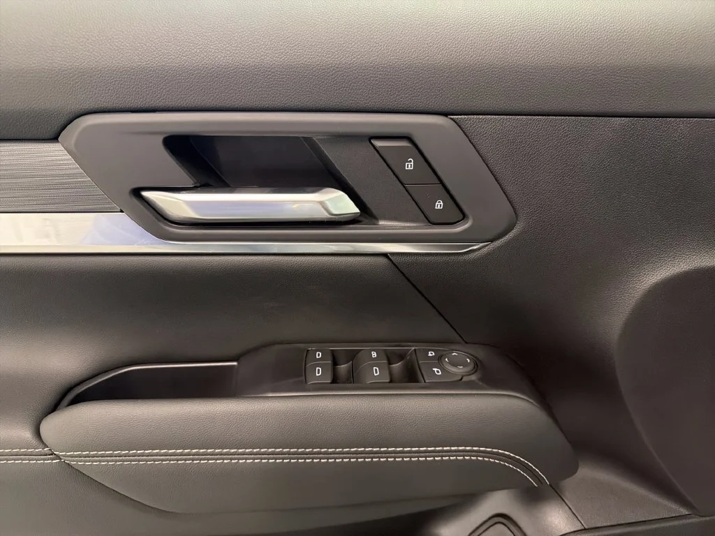 New 2027 Summit White GMC Elevation image 18